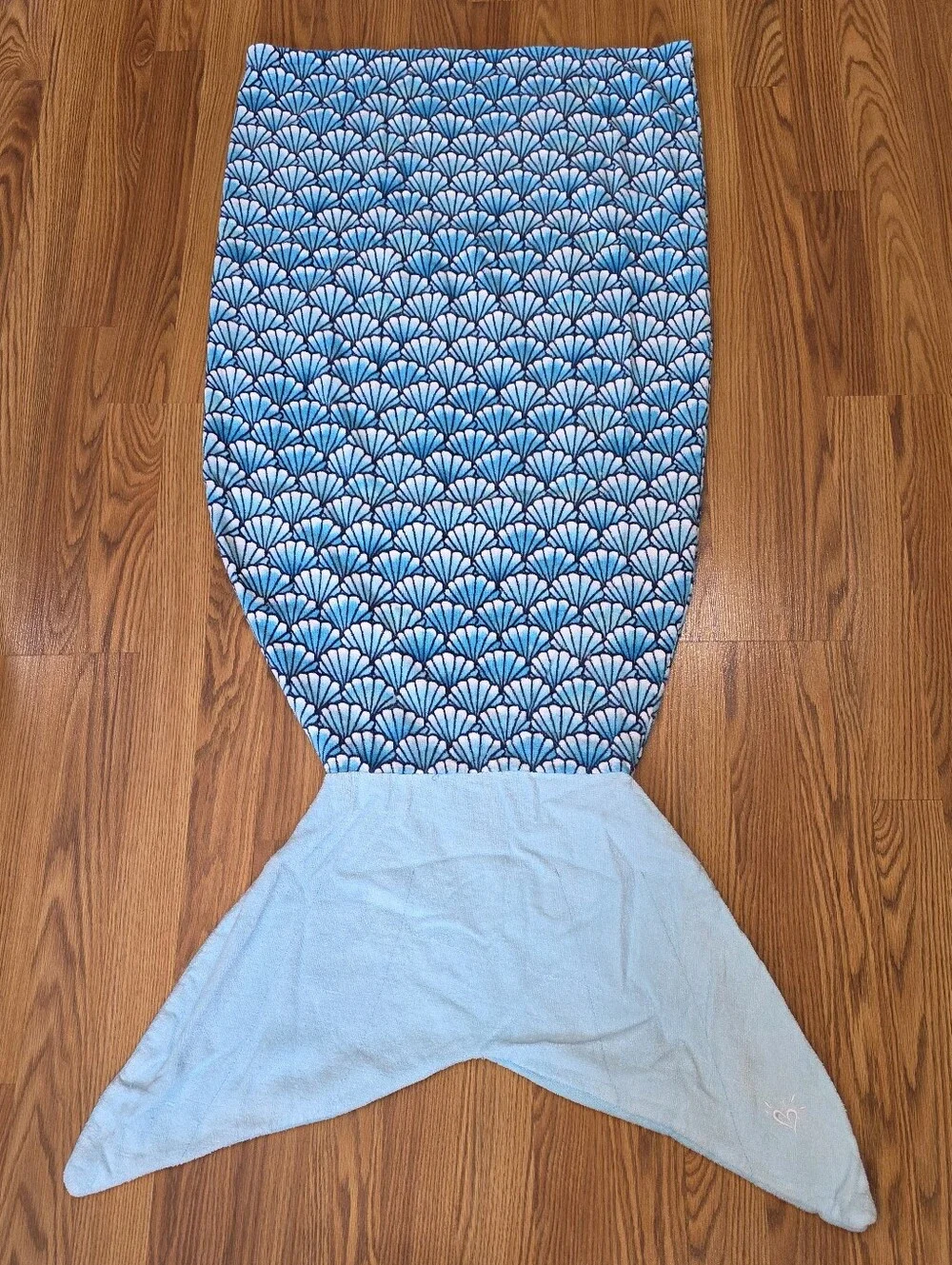 JUSTICE Mermaid Tail Climb In Wrap Turquoise Shell Beach Towel Blanket *EUC*